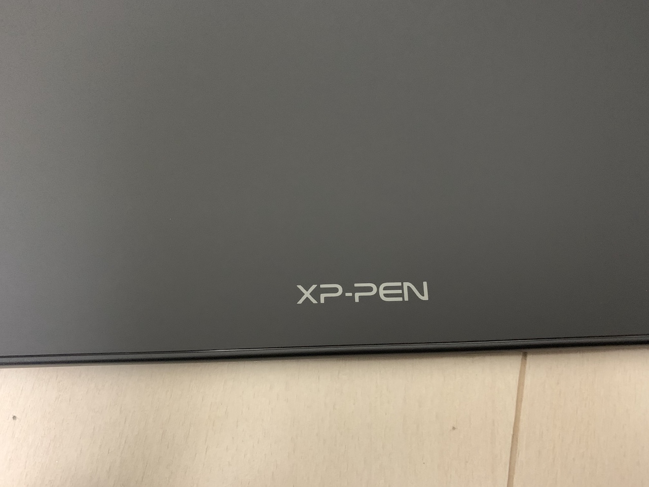 XP Pen Deco 01 v2の本体のロゴ
