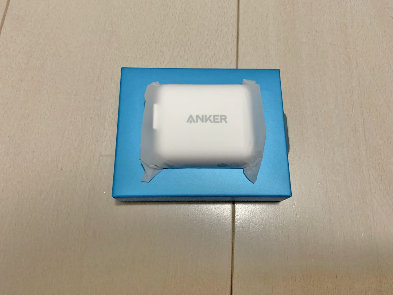 Anker PowerPort III miniの袋に包まれた本体