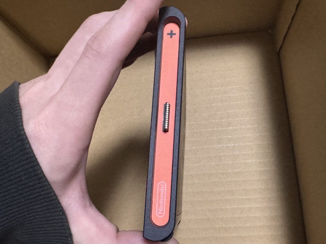 任天堂Switch2の本体-側面右側